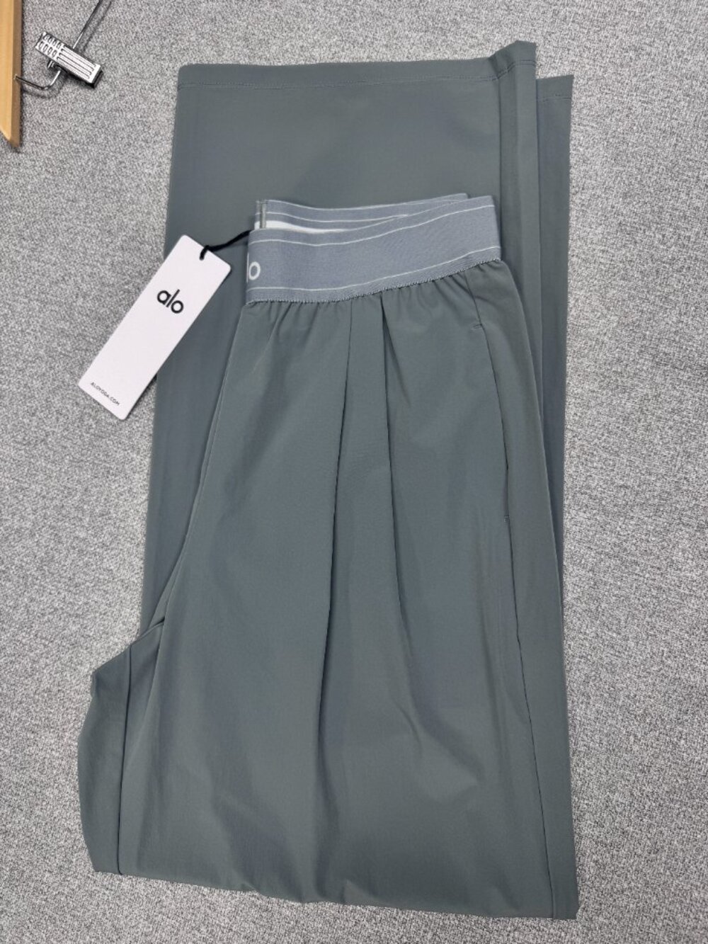 Brand new Steel Grey🎉ALO Yoga Suit Up Pants NWT💙 Everyday Chic Trousers - Picture 5 of 8
